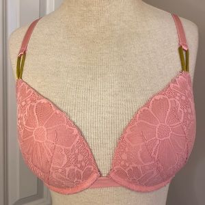 Victoria’s Secret Push up baby pink lace green trim lace bra 32DD